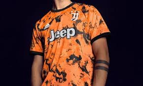 De plus, le maillot third des citizens sera gris clair comportera des motifs paisley ! Juventus Maillot Football Maillots Foot Actu
