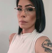 הפשרנו בשר ונראה צבע אפור ולא אדום יפה, לא סגורה על איך אמור להריח.. האם  מקולקל? חשוב לי לציין שקנינו אותו אדום אדום, ובהקפאה עוד לפני ההפשרה נהיה  אפור