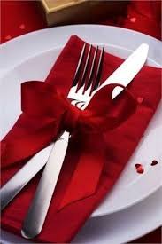 Pin By Cenza On Les Garcons Et Guillaume A Table Christmas Table Decorations Christmas Table Christmas Table Settings