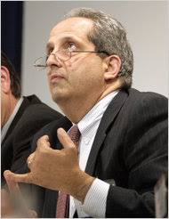 S.E.C. Stumbles Over Its Lawyer's Ties to Madoff