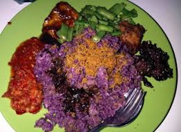 Beberapa cemilan seperti pisang nugget atau banana nugget, ayam krispi khas taiwan, kentang goreng hingga makaroni pedas sudah sangat hits. 23 Tempat Kuliner Malam Hari Di Bandung Enak Dan Ramai