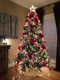 Christmas Tree Decorated With Red Flowers Floral Christmas Tree Cool Christmas Trees Creative Christmas Trees
