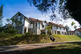 It is about 100 km (62 mi) from kuala lumpur. Fraser S Hill