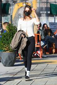 Bella gigi hadid bella hadid style model street style street style women best model summer looks jeans fit autumn fashion street wear. Bella Hadid Street Style Heads To Lunch At Bar Pitti In Ny 03 09 2021 Celebmafia