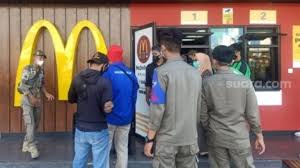 Selalu menjaga physical distancing dan tetap menaati aturan. Mcdonalds Makassar Stop Layanan Online Promo Bts Meal Suara Sulsel