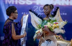 Yungirijwe na amanda akaliza wabaye igisonga cya mbere, na witness umutoni wabaye. Ingabire Grace Niwe Wegukanye Ikamba Rya Miss Rwanda 2021 Kigali Updates