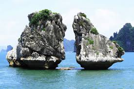 The bay is famous for its scenic ocean karst topography and is often included in lists of natural wonders of the. Crociera Nella Baia Di Halong O Nella Baia Di Lan Ha Pensa Green