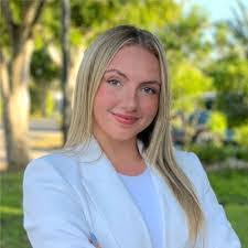 Kayla Voskressensky's Instagram, Twitter & Facebook