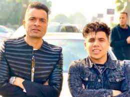 وقدم حمو بيكا وعمر كمال فقرة خلال حفل زواج الفنانة روجينا، والفنان أحمد مجدي في المسلسل، وخلال الفقرة كانت لحمو بيكا هذه الجملة الطريفة: Ø¹Ù…Ø± ÙƒÙ…Ø§Ù„ ÙˆØ§Ø¬Ù‡ Ø£Ø²Ù…Ø© Ø¨Ø¹Ø¯ Ù‚Ø±Ø§Ø± Ù‡Ø§Ù†ÙŠ Ø´Ø§ÙƒØ± ÙˆØ­Ù…Ùˆ Ø¨ÙŠÙƒØ§ Ø³Ø¨Ø¨ Ø´Ù‡Ø±ØªÙ‡ ÙˆØ®Ù„Ø§Ù Ù…Ø¹ Ø­Ø³Ù† Ø´Ø§ÙƒÙˆØ´