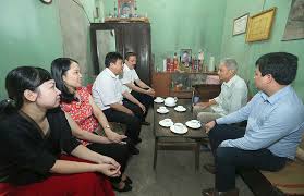 Nguyễn thanh long, quyền bộ trưởng bộ y tế làm trưởng đoàn đã đến đặt vòng hoa, dâng hương tưởng nhớ các vị tiền bối cách mạng và các anh hùng liệt sỹ tại nghĩa trang mai dịch, hà nội. Ká»· Niá»‡m 73 NÄƒm Ngay ThÆ°Æ¡ng Binh Liá»‡t Sá»¹ 27 7 1947 27 7 2020 ThÄƒm Gia Ä'inh Liá»‡t Sá»¹ Thong Táº¥n Táº¡i Ha Ná»™i