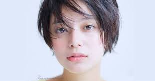 岸本セシル すっぴんも美人な芸能人といえば ショートのヘアスタイル 芸能人 すっぴん ヘアスタイル