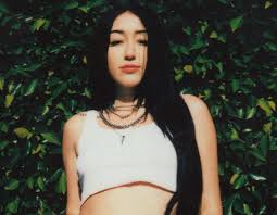 Budding recording artist noah cyrus is one to watch for 2017, as her debut single make me (cry) went straight to #1. Pin On Noahfuckingcyrus