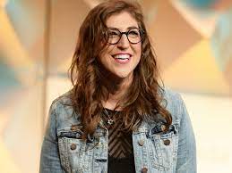 Born mayim chaya bialik on 12th december, 1975 in san. 2021 Mayim Bialik Sagte Sie Habe Anzuge Getragen Als Sie Jeopardy Moderierte Aussehen Wie Der Akademiker Zu Dem Ich Ausgebildet Wurde Gettotext Com