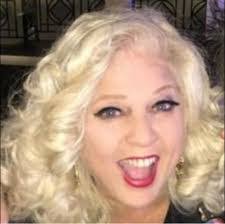 Shelley Dowd's Instagram, Twitter & Facebook