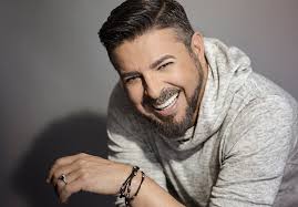 Enrique and elena, his wife, are the proud parents of three astonishing children, pacho, sira, and xana. Luis Enrique The Prince Of Salsa Holds Los Angeles Very Close To His Heart Living Out Loud Los Angeles Living Out Loud Los Angeles