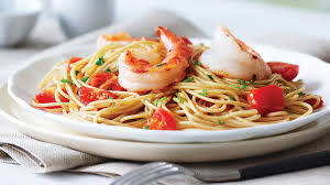 Nudeln Zu Schalentieren Servieren Und Mit Gemuse Und Sosse Zubereiten Nudel Rezepte Clean Eating Ernahrung Rezepte Abendessen