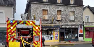 Estas estancias tienen excelentes calificaciones por su ubicación y limpieza. Dordogne Incendie Dans Une Boulangerie Du Lardin Saint Lazare