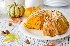 Il ciambellone con ricotta e confettura alle prugne è un dolce soffice perfetto per una colazione nutriente o per una merenda super golosa, che si realizza seguendo una ricetta facile e pronta in poco più di un'ora. Ricetta Ciambellone Con La Zucca E La Ricotta Senza Burro Non Sprecare