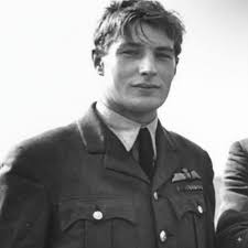 What does it mean to be a 'two-bob-a-day tourist' in WW1?