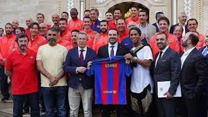 Le faltó poco al brasileño para sorprender a codina. Barcelona And Real Madrid Legends Head To Lebanon For All Star El Clasico Al Arabiya English