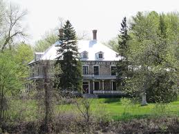 Manoir Seigneurial Saint Ours Bati En 1792 Il Subit Des Transformations Majeures En Xixe Siecle Et Il Est Toujours Occupe Par D House Styles House Home Decor