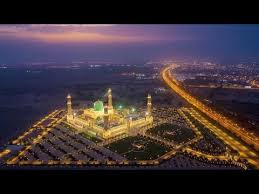 Its gleaming white sandstone walls and vast prayer halls stretch over 103 acres (42 hectares) and can house up to. Sultan Qaboos Grand Mosque Night View With Wonderful Lighting Youtube