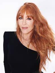 According to dae sik son, choosing a similar steely hue is the best way to play up this rare eye color subtly. dark brown or black eyes. Makeup For Red Hair The Redhead Edit Charlotte Tilbury