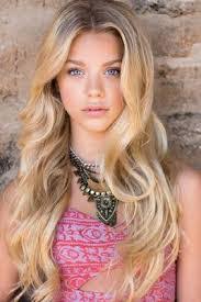 Ella Snow's Instagram, Twitter & Facebook