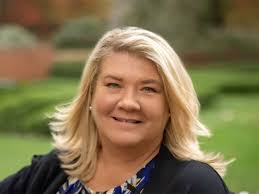 Elizabeth Salvo's Instagram, Twitter & Facebook