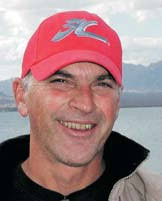 09 03-04 Hotline Color.pmd