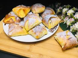 Pentru noi, moldovenii aceasta specialitate este placinta poale^n brau . Poale N Brau Placinte Moldovenesti Cu Branza Dulce Farfuria Cu Gust Retete Culinare Din Intreaga Lume