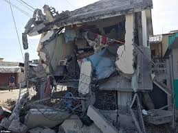 2010年海地地震於utc2010年1月12日21時53分9秒（海地當地時間12日下午16時53分9秒）左右發生，地震規模為芮氏規模7.0。 震央位於海地 首都 太子港以西南方25公里，震源距離地表13公里 左右。 美國地質調查局已錄得一系列餘震，其中5.0以上有10次 ，較大餘震包括5.9餘震一次和5.5餘震一次。 1ieqr7awxx20qm