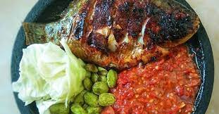 Makan daun singkong rebus lalu dicocol dengan sambal mentah itu lezat. 3 Resep Sambal Terasi Pedas Enak Disantap Dengan Daun Singkong