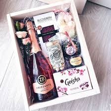оригинальный подарок девушке на день святого валентина своими руками Birthday Gift Valentines Gift Box Diy Gift Box Valentine Gifts