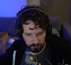 Destiny's ACTUAL best hair. Imagine cutting your hair short when you have  naturally curly, textured hair like this. Women love this shit, start using  product and start styling it. : r/Destiny