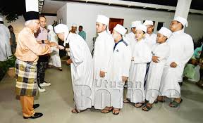 Kita boleh lihat dengan sifat budi bahasayang tinggi antara kalangan pemimpin mampumenonjolkan. Rumah Terbuka Pupuk Semangat Kekitaan Utusan Borneo Online