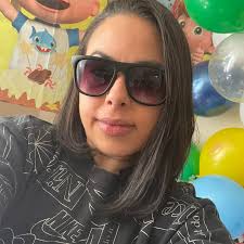 Tips for curling short eyelashes with hooded eyes?