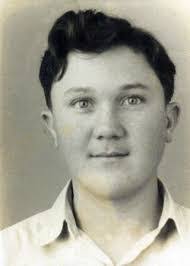 Tom Agee's Instagram, Twitter & Facebook