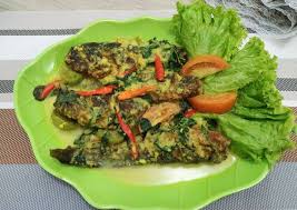 Rahasia kelezatan mangut lele ini terletak pad aikan lele yang segar, pemakaian santan kelapa segar dan memasak dengan api kecil hingga bumbu meresap dan mengental. Resep Dan Cara Membuat Mangut Lele Kemangi Menu Makanan Sehat Sehari Hari