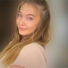 Dixie Yarbrough's Instagram, Twitter & Facebook