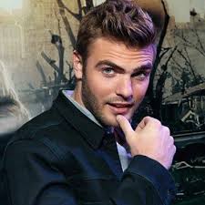 Image Result For Images Of Alex Roe Actrice Beaux Yeux Cinema Alex roe is opening up about the response to the polyamorous relationship on siren. image result for images of alex roe