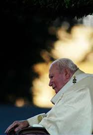 Giovanni paolo ii, 15 anni fa la morte del papa gigante che difese l'europa con tutte le sue forze. Giovanni Paolo Ii E Morto Alle 21 37 Mentre In Piazza San Pietro Lo Vegliavano In Silenzio Decine Di Migliaia Di Fedeli Redattore Sociale