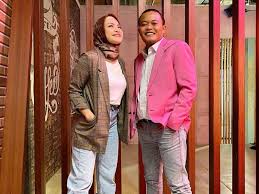 Keputusan thalita latief untuk membawakan lagu dangdut bukanlah tanpa resiko, keraguan sempat menghantui benaknya. 4 Artis Ini Memilih Pindah Agama Hapus Tato Hingga Dapat Pencerahan Dari Mimpi Okezone Celebrity