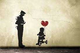 Banksy Ballon Madchen Cop Wandtattoo Streetart Wandtattoo Wandgestaltung Mit Liebe Handgemacht In Berlin Deutsch Graffiti Banksy Graffiti Graffiti Art