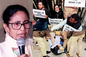 Mamata Banerjee: दिल्ली में अमित शाह के घर पर प्रदर्शन कर रहे टीएमसी सांसदों  को सुरक्षा बलों ने हटाया, ममता बनर्जी बोलीं- लोकतंत्र पर हमला