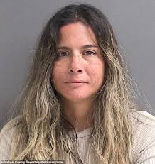 Veronica Elliott's Instagram, Twitter & Facebook