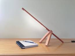 eine lampe diese wunderschonen handgearbeiteten tischleuchte ist absolut lampen holzlampe design lampen