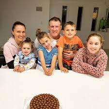 Nrl great paul gallen broke that rule ahead of his heavyweight blockbuster against justis huni on meanwhile gallen was wearing none of the blame for the comment, declaring his opponent's father. Paul Gallen Happy Birthday Mrs Gallen Kids And I Love Ya Facebook