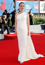 Der agent von natalie portman, der im laufe des tages zu diesem gerücht kontaktiert wurde, soll eine klare antwort gemieden haben. Umstandsmode Die Schonsten Looks Von Natalie Portman Gala De