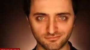 Ünlü rock grubu zakkum solisti yusuf demirkol sahne'de elindeki gülleri param parça etti hayranları dört gözle, gülü atmasını. Zakkum Yusuf Demirkol Kimdir Youtube
